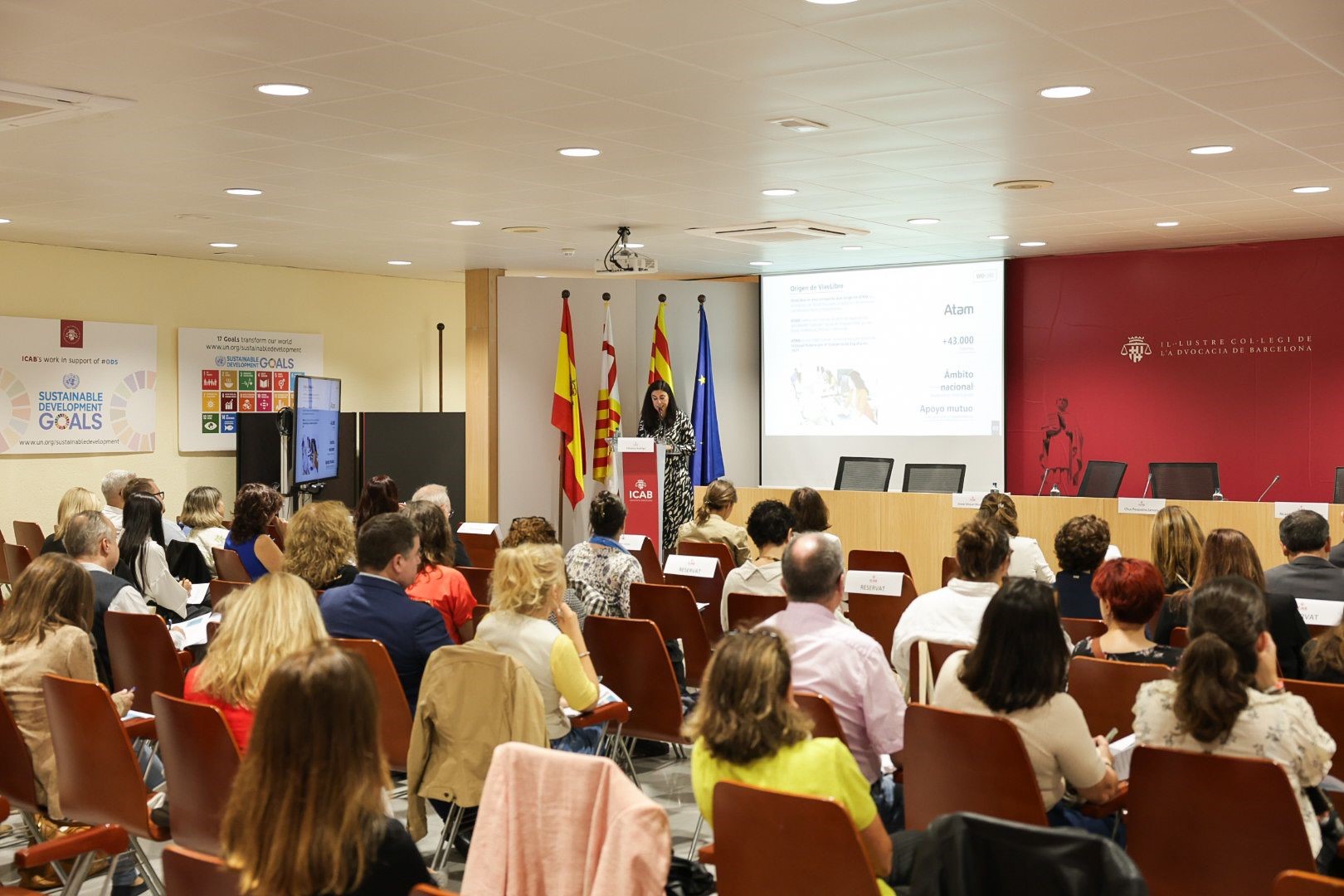Verónica Rodrigo responsable de Comunicación y Marketing de ViveLibre, realiza la ponencia inaugural del I Foro Nacional Derechos de las Personas con Discapacidad.